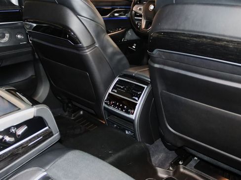 Used 2019 BMW 750i RWD image 78