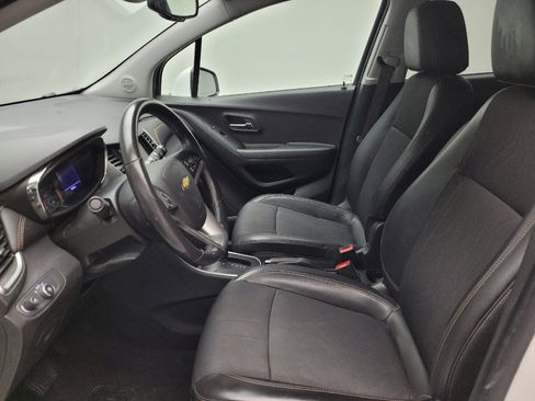 Used 2020 Chevrolet Trax LT w/ LT Convenience Package AWD/4WD image 17
