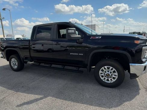 Used 2025 Chevrolet Silverado 2500 LT w/ Convenience Package AWD/4WD image 2