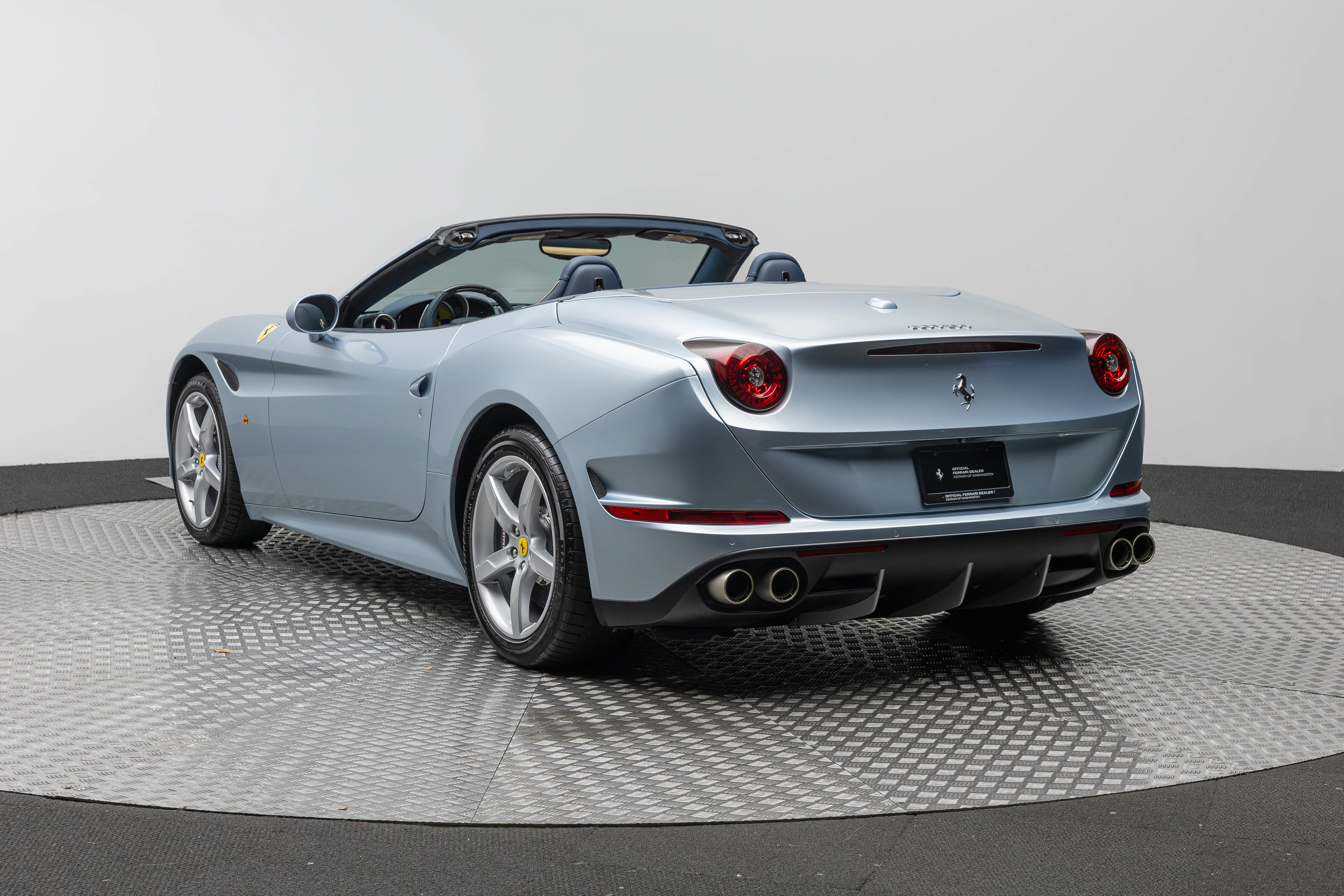 Certified 2015 Ferrari California T RWD image 3