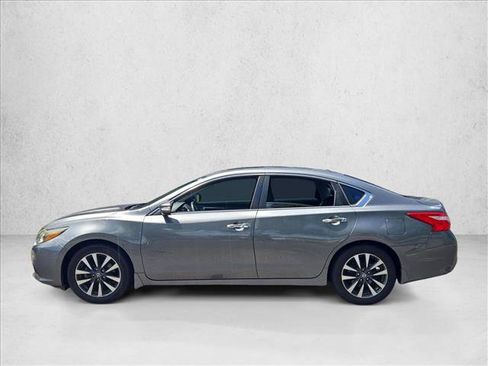 Used 2016 Nissan Altima 2.5 SL w/ 2.5 Technology w/LED Package FWD image 8
