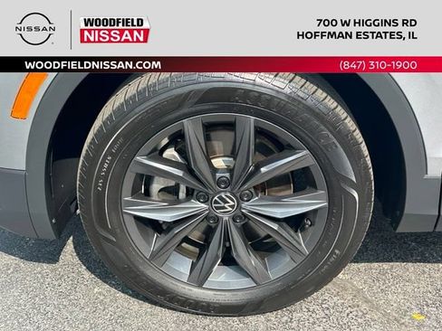 Used 2023 Volkswagen Tiguan SE w/ Panoramic Sunroof Package FWD image 8