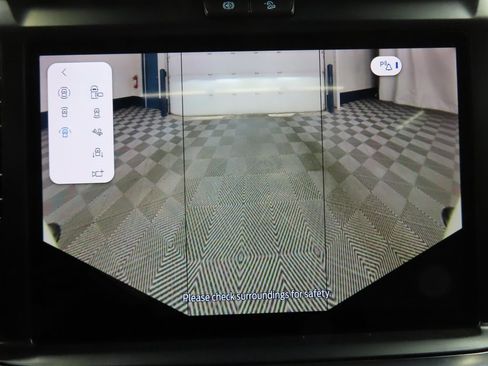 Used 2025 Ford F450 Platinum w/ FX4 Off-Road Package image 17