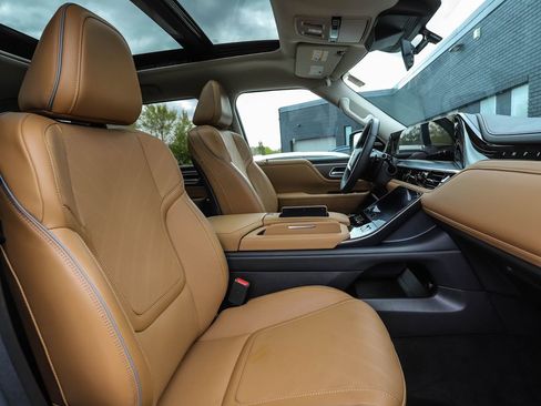 Used 2025 INFINITI QX80 Luxe AWD/4WD image 33