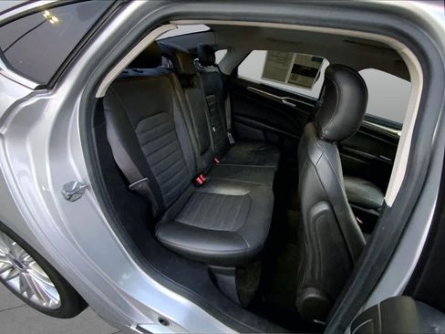 Used 2016 Ford Fusion SE w/ Equipment Group 202A FWD image 19