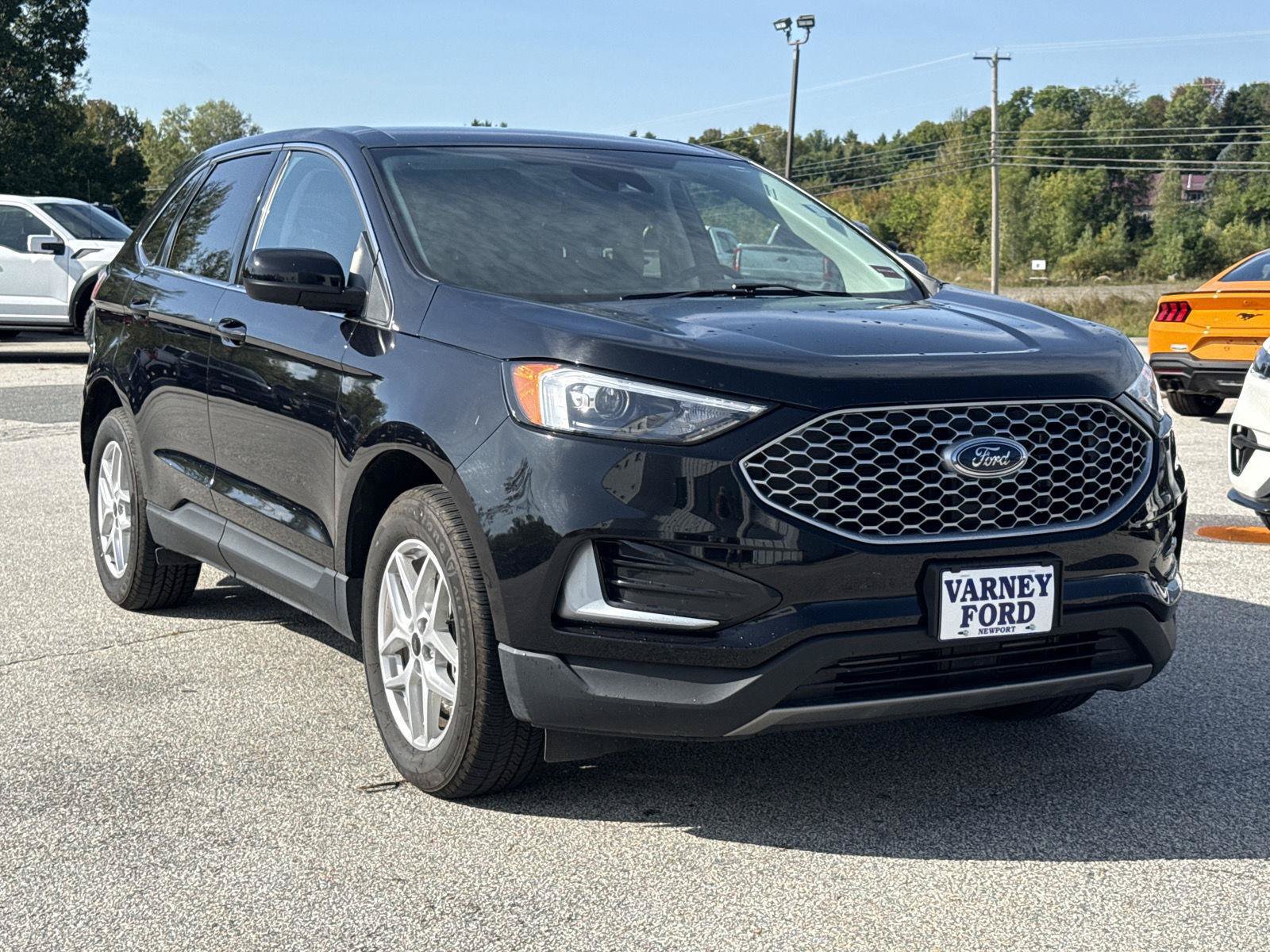 Used 2024 Ford Edge SEL AWD/4WD image 3