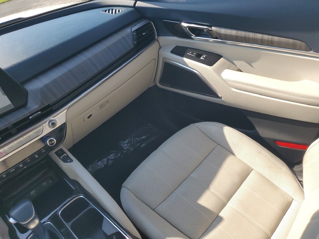 Used 2024 Kia Telluride EX w/ EX Captain's Chair Package FWD image 29