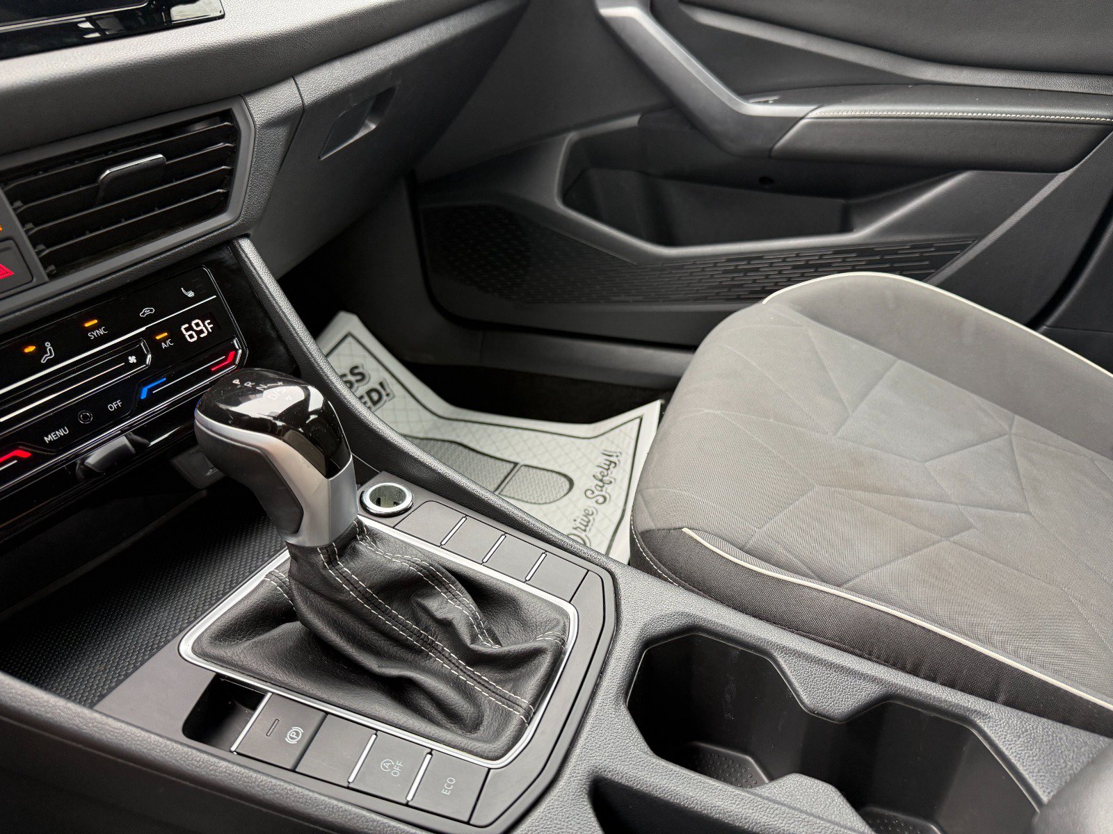 Used 2025 Volkswagen Jetta Sport FWD image 29