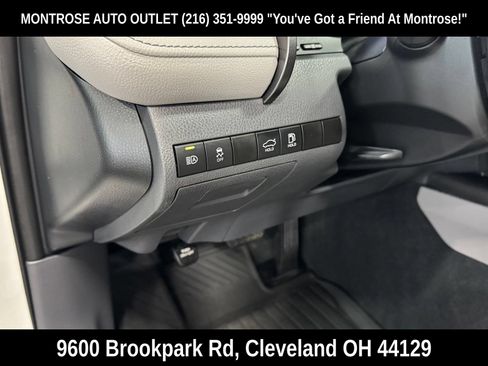 Used 2022 Toyota Camry SE w/ Convenience Package FWD image 17