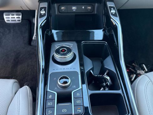 Used 2022 Kia Sorento SX Prestige image 24