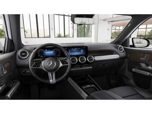 Used 2026 Mercedes-Benz GLB 250 4MATIC image 3