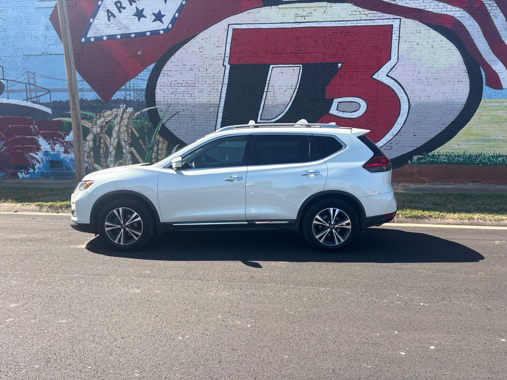 Used 2017 Nissan Rogue SL w/ SL Premium Package FWD image 4