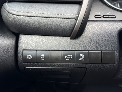 Used 2020 Toyota Camry SE w/ Convenience Package image 18