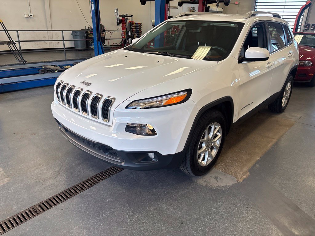 Used 2015 Jeep Cherokee Latitude w/ Cold Weather Group AWD/4WD image 2