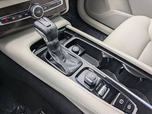 Used 2019 Volvo XC90 T6 Momentum w/ Advanced Package AWD/4WD image 14