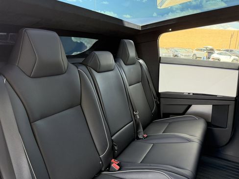 Used 2024 Tesla Cybertruck AWD Crew Cab image 43