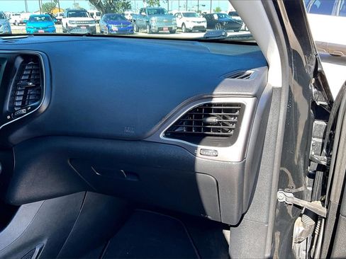 Used 2020 Jeep Cherokee Latitude image 23