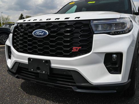 Certified 2025 Ford Explorer ST AWD/4WD image 11
