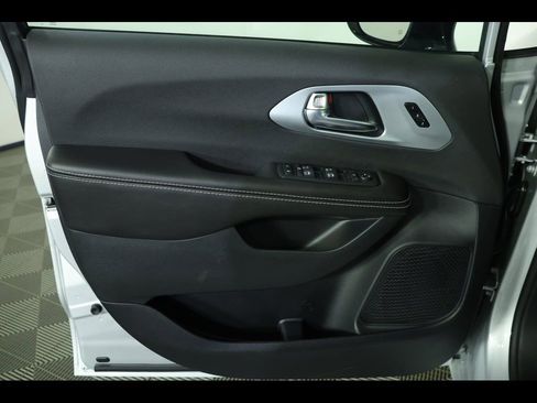 New 2026 Chrysler Pacifica Limited w/ S Appearance Package image 22