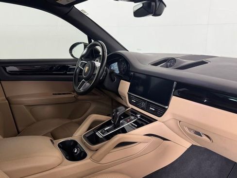 Used 2020 Porsche Cayenne image 19