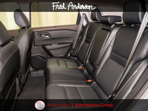 Used 2022 Nissan Rogue SL w/ SL Premium Package FWD image 9