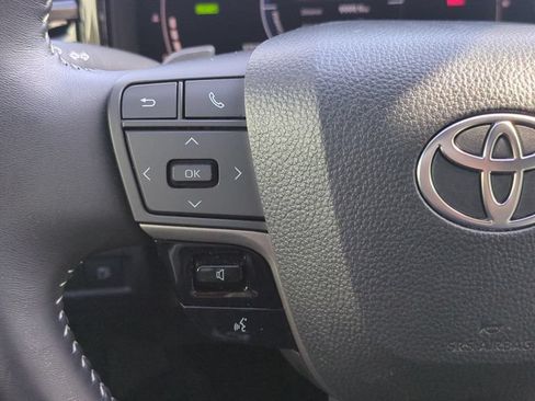 Used 2025 Toyota Camry SE w/ Convenience Package FWD image 19