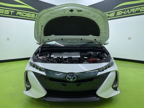 Used 2018 Toyota Prius Prime Advanced image 4