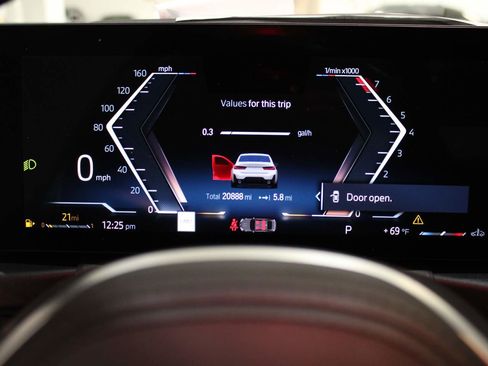 Certified 2023 BMW 330i Sedan w/ M Sport Package image 21