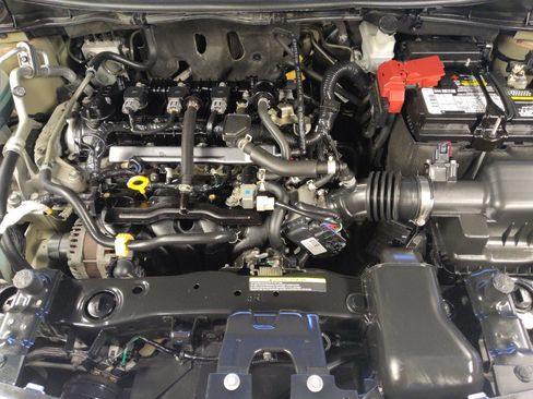 Used 2020 Nissan Versa SR FWD image 30
