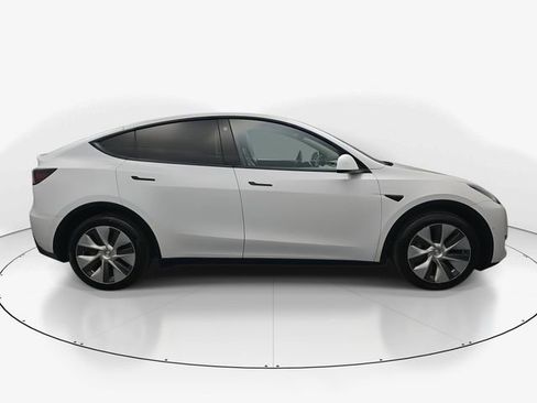 Used 2021 Tesla Model Y Long Range image 11