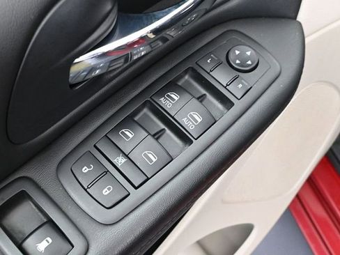 Used 2014 Dodge Grand Caravan SXT w/ Rear Park Assist Package image 18