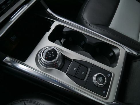 Used 2022 Ford Explorer XLT w/ Equipment Group 202A image 33