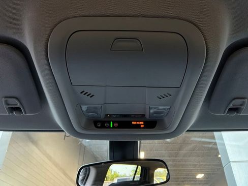 Used 2018 GMC Acadia SLE FWD image 17