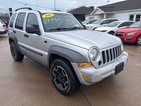Used 2007 Jeep Liberty Sport image 8