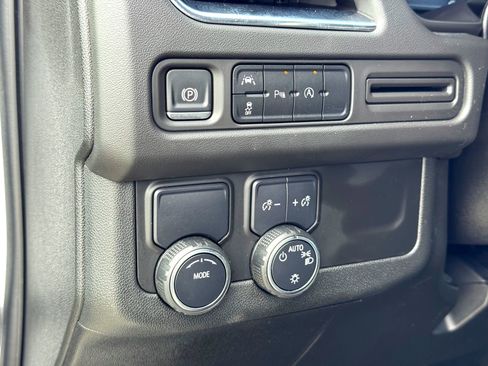 Used 2024 Chevrolet Suburban LT image 14