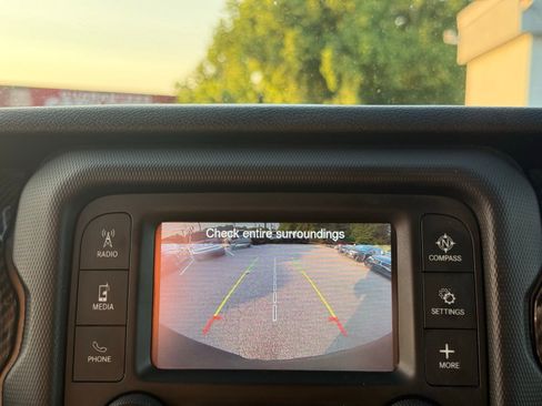 Used 2018 Jeep Wrangler Unlimited Sport S AWD/4WD image 19