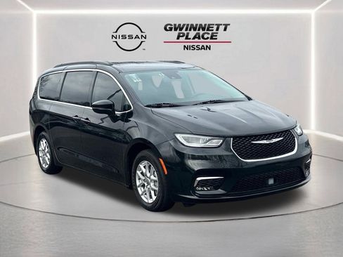 Used 2022 Chrysler Pacifica Touring-L image 3