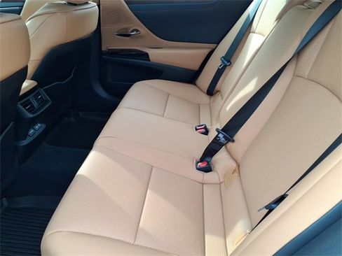 Used 2023 Lexus ES 350 350 w/ Premium Package image 6