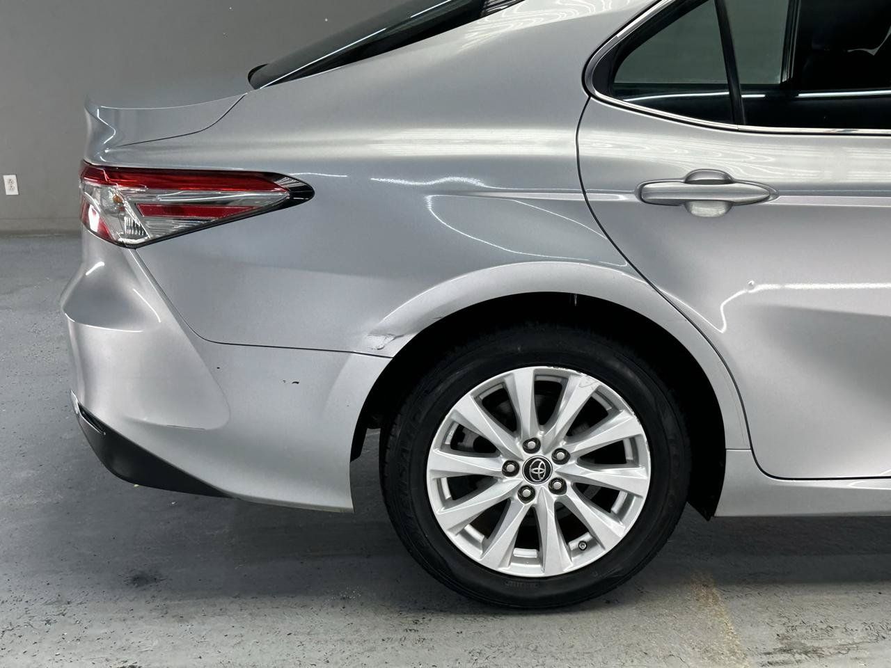 Used 2018 Toyota Camry LE FWD image 9