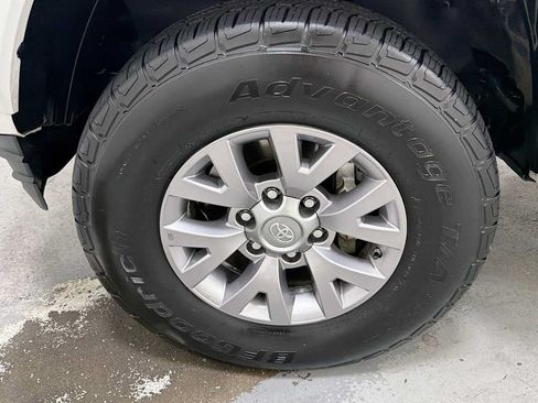 Certified 2018 Toyota Tacoma SR5 AWD/4WD image 10