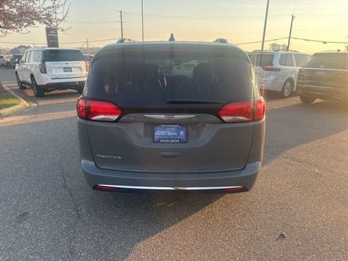 Used 2020 Chrysler Pacifica Touring-L Plus w/ Advanced Safetytec Group image 4