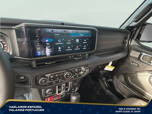 Used 2025 Jeep Gladiator Mojave w/ Safety Group AWD/4WD image 21