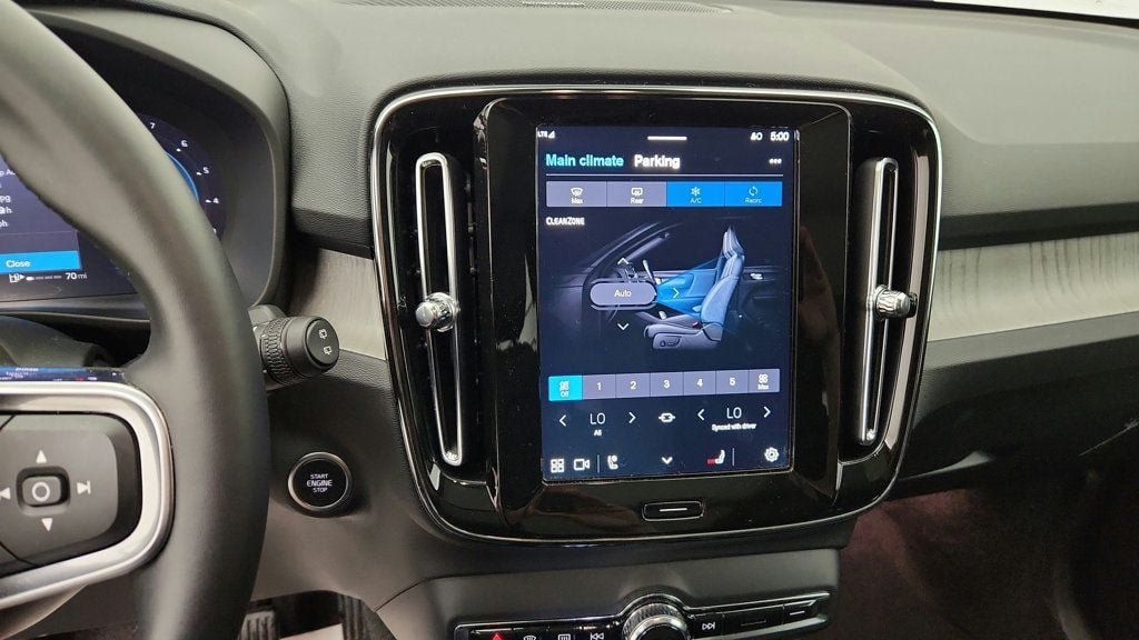 Used 2025 Volvo XC40 B5 Ultra w/ Climate Package AWD/4WD image 16
