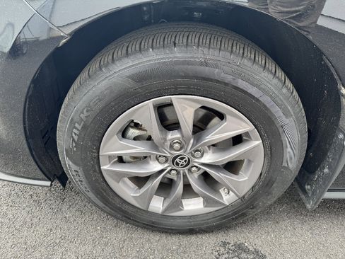 Used 2024 Toyota Sienna LE AWD/4WD image 24