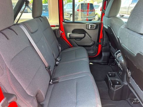 Used 2025 Jeep Wrangler Unlimited Rubicon AWD/4WD image 34
