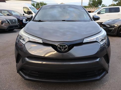 Used 2018 Toyota C-HR XLE FWD image 2