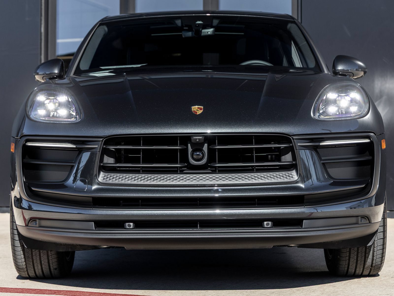 Certified 2026 Porsche Macan AWD/4WD image 8