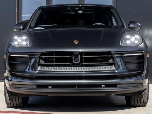 Certified 2026 Porsche Macan AWD/4WD image 8