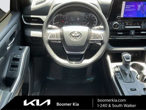 Used 2024 Toyota Highlander XSE FWD image 14