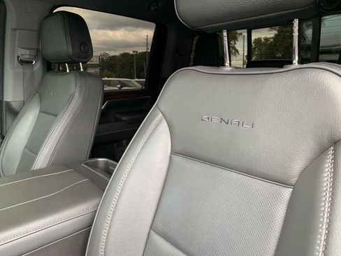 Used 2024 GMC Sierra 2500 Denali image 21